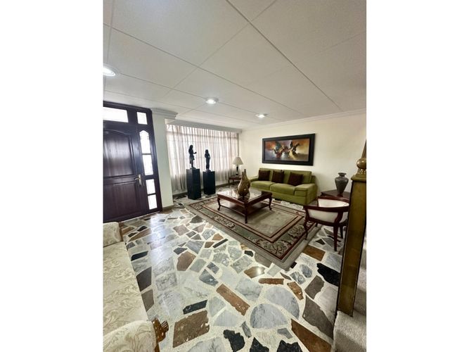 Casa de 4 alcobas en venta en Estoril, Bogotá, 243 m² · foto 3 de 24