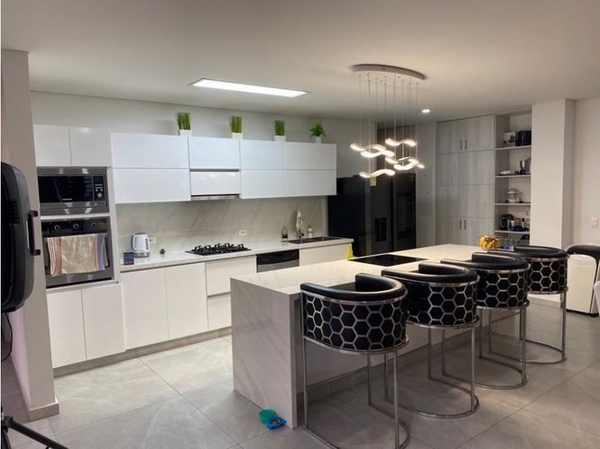 Casa de 5 alcobas en venta en Girardot, Girardot, 700 m² · foto 5 de 19