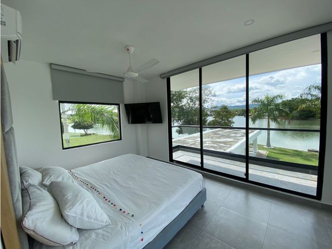 Casa de 5 alcobas en venta en Girardot, Girardot, 700 m² · foto 7 de 19