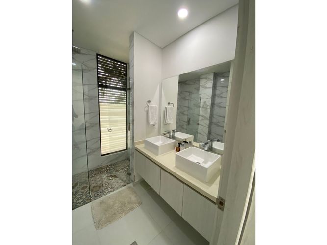 Casa de 5 alcobas en venta en Girardot, Girardot, 700 m² · foto 8 de 19