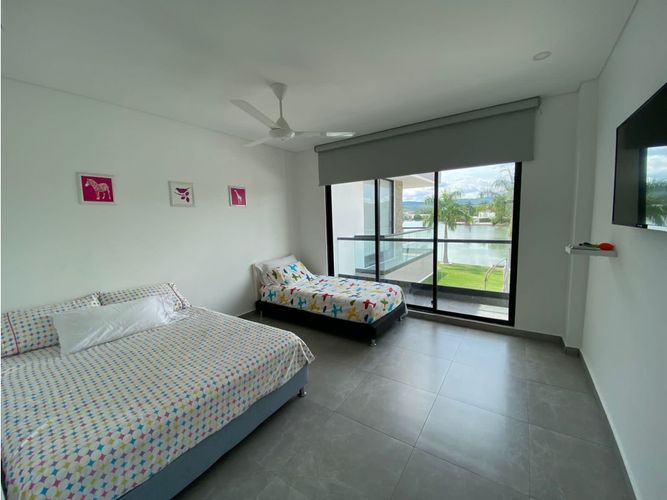 Casa de 5 alcobas en venta en Girardot, Girardot, 700 m² · foto 11 de 19