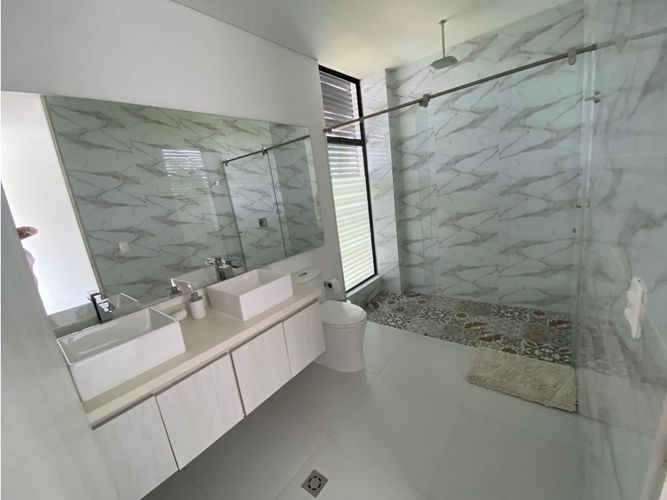 Casa de 5 alcobas en venta en Girardot, Girardot, 700 m² · foto 12 de 19