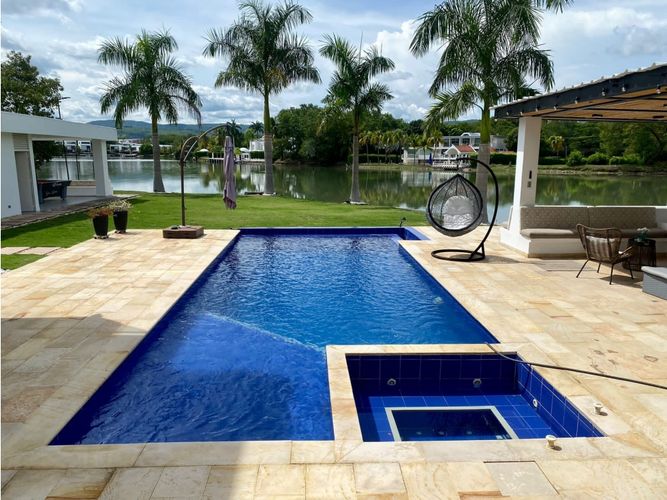 Casa de 5 alcobas en venta en Girardot, Girardot, 700 m² · foto 17 de 19