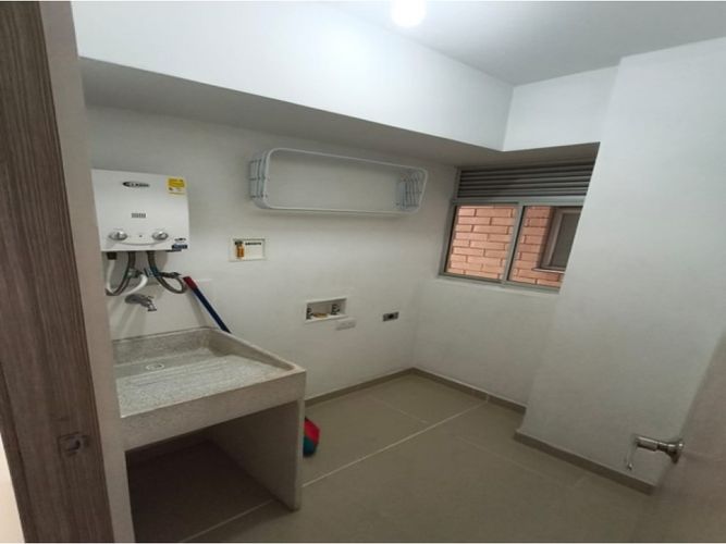 Apartamento en venta en Tres Esquinas, Envigado · foto 15 de 19