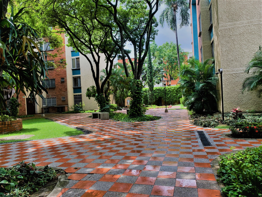 Apartamento en venta en Ciudad Los Alamos, Cali · foto 3 de 24