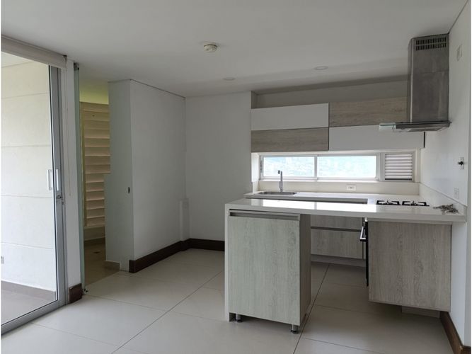 Apartamento de 3 alcobas en venta en Las Lomitas, Sabaneta, 100 m² · foto 2 de 16