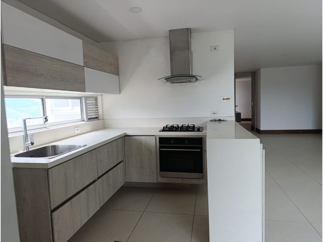 Apartamento de 3 alcobas en venta en Las Lomitas, Sabaneta, 100 m² · foto 3 de 16