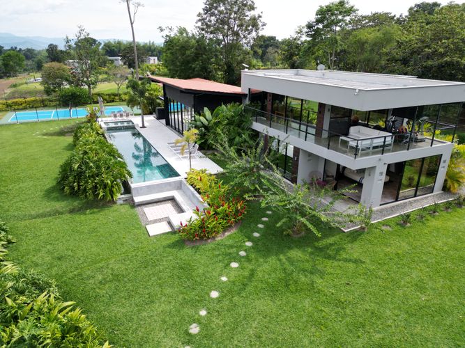 Casa de 4 alcobas en venta en Maravelez, Armenia, 10 m² · foto 2 de 24