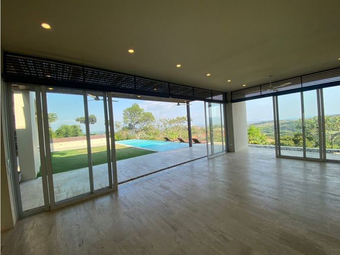 Casa de 5 alcobas en venta en Caney, Cali, 805 m² · foto 2 de 24