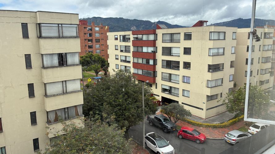 Apartamento de 3 alcobas en venta en Mazuren, Bogotá, 91 m² · foto 2 de 24