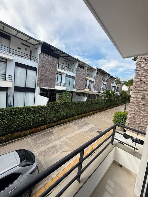 Casa de 4 alcobas en venta en Anillo Vial, Floridablanca, 256 m² · foto 13 de 22