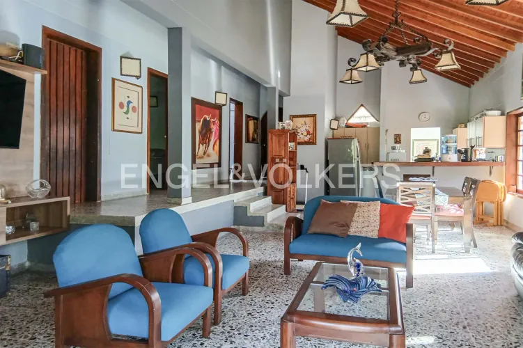 Casa de 4 alcobas en venta en Loma Del Chocho, Envigado, 160 m² · foto 3 de 6