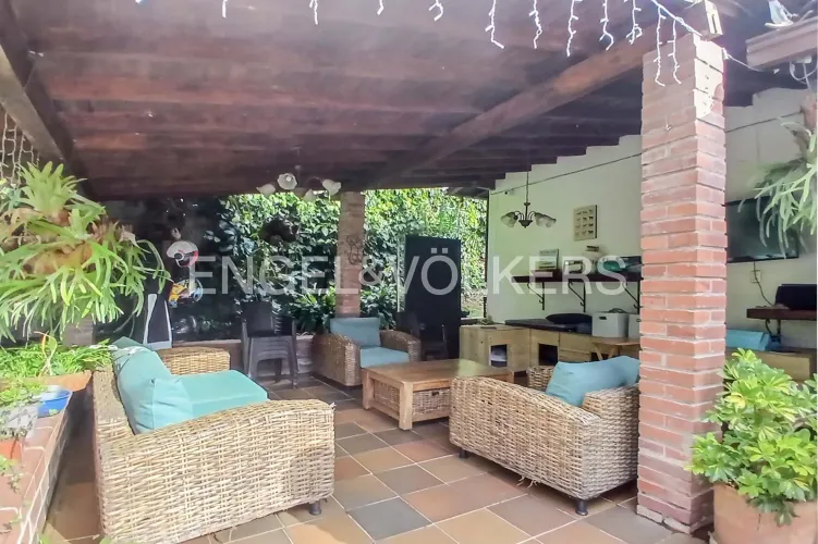 Casa de 4 alcobas en venta en Loma Del Chocho, Envigado, 160 m² · foto 2 de 6