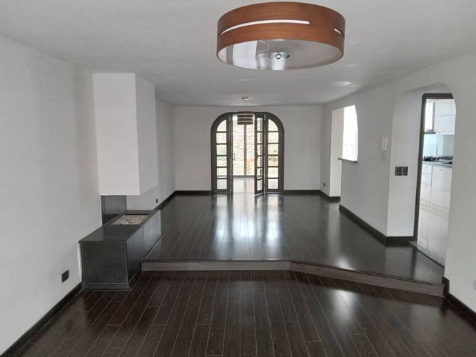 Casa de 5 alcobas en arriendo en Las Margaritas, Bogotá, 320 m² · foto 2 de 20