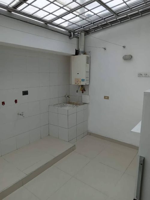 Casa de 5 alcobas en arriendo en Las Margaritas, Bogotá, 320 m² · foto 3 de 20
