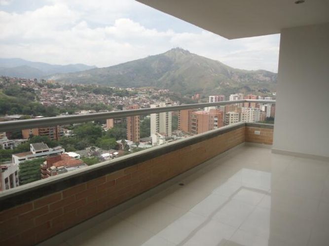 Apartamento de 3 alcobas en venta en Santa Teresita, Cali, 156 m² · foto 3 de 24