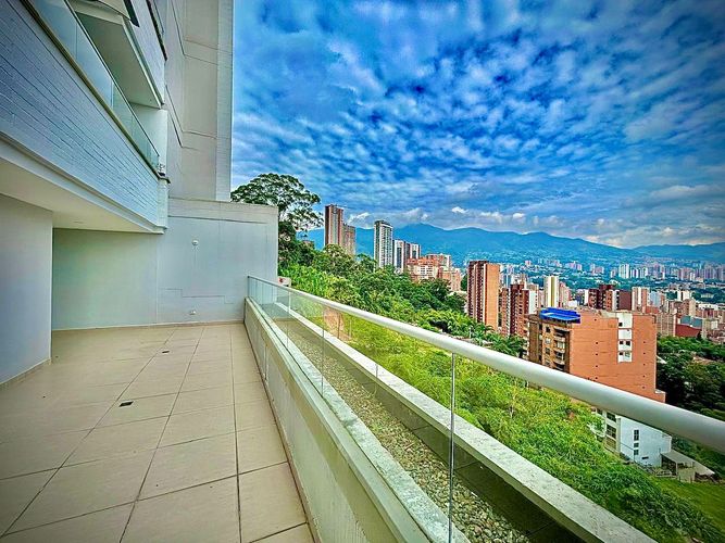 Apartamento de 2 alcobas en venta en Las Lomitas, Sabaneta, 75 m² · foto 2 de 18
