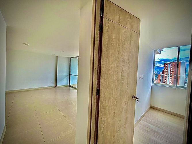 Apartamento de 2 alcobas en venta en Las Lomitas, Sabaneta, 75 m² · foto 7 de 18