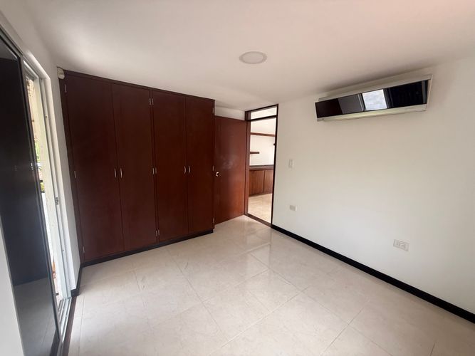 Casa de 4 alcobas en venta en El Castillo, Jamundí, 270 m² · foto 4 de 16