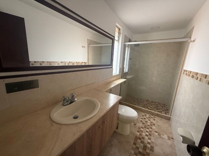 Casa de 4 alcobas en venta en El Castillo, Jamundí, 270 m² · foto 5 de 16