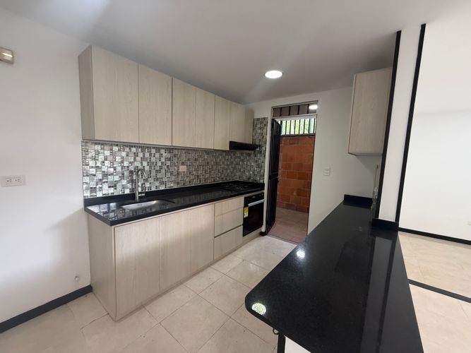Casa de 4 alcobas en venta en El Castillo, Jamundí, 270 m² · foto 8 de 16