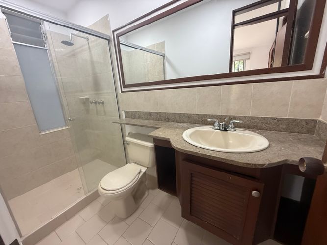 Casa de 4 alcobas en venta en El Castillo, Jamundí, 270 m² · foto 10 de 16
