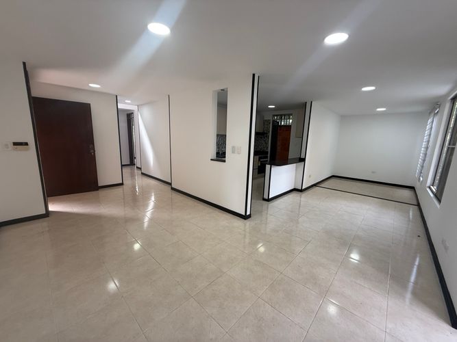 Casa de 4 alcobas en venta en El Castillo, Jamundí, 270 m² · foto 11 de 16