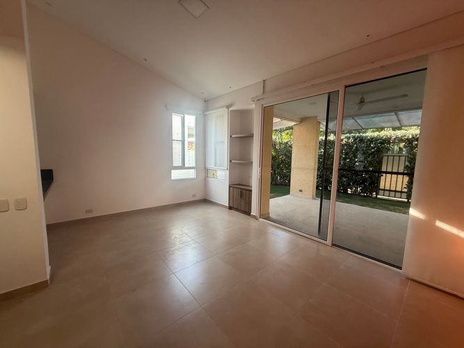 Casa de 3 alcobas en venta en El Castillo, Jamundí, 155 m² · foto 3 de 14