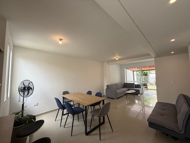 Casa de 4 alcobas en venta en El Castillo, Jamundí, 160 m² · foto 2 de 24