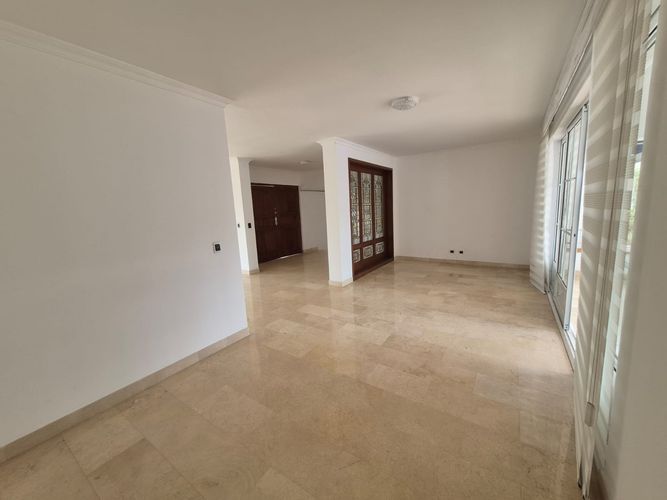 Casa de 4 alcobas en venta en Ciudad Jardin, Cali, 820 m² · foto 2 de 24
