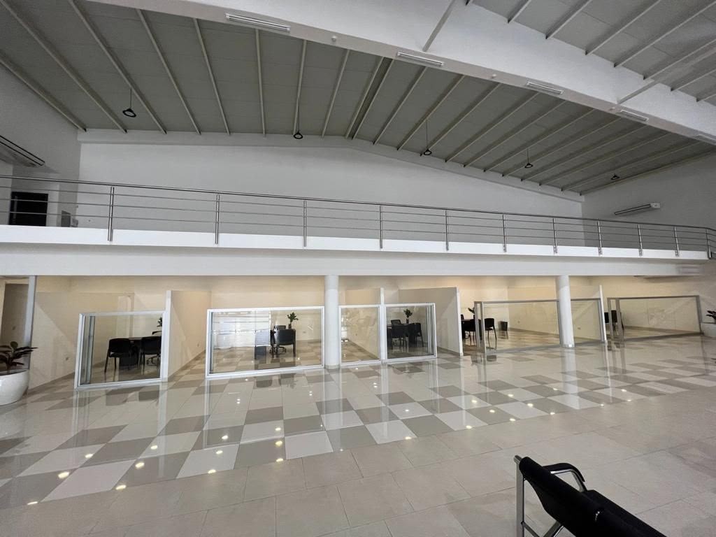 Alquilo Imponente Local Comercial Sobre importante Avenida | Ideal para Empresas de Lujo, Showrooms en Asunción — foto 2
