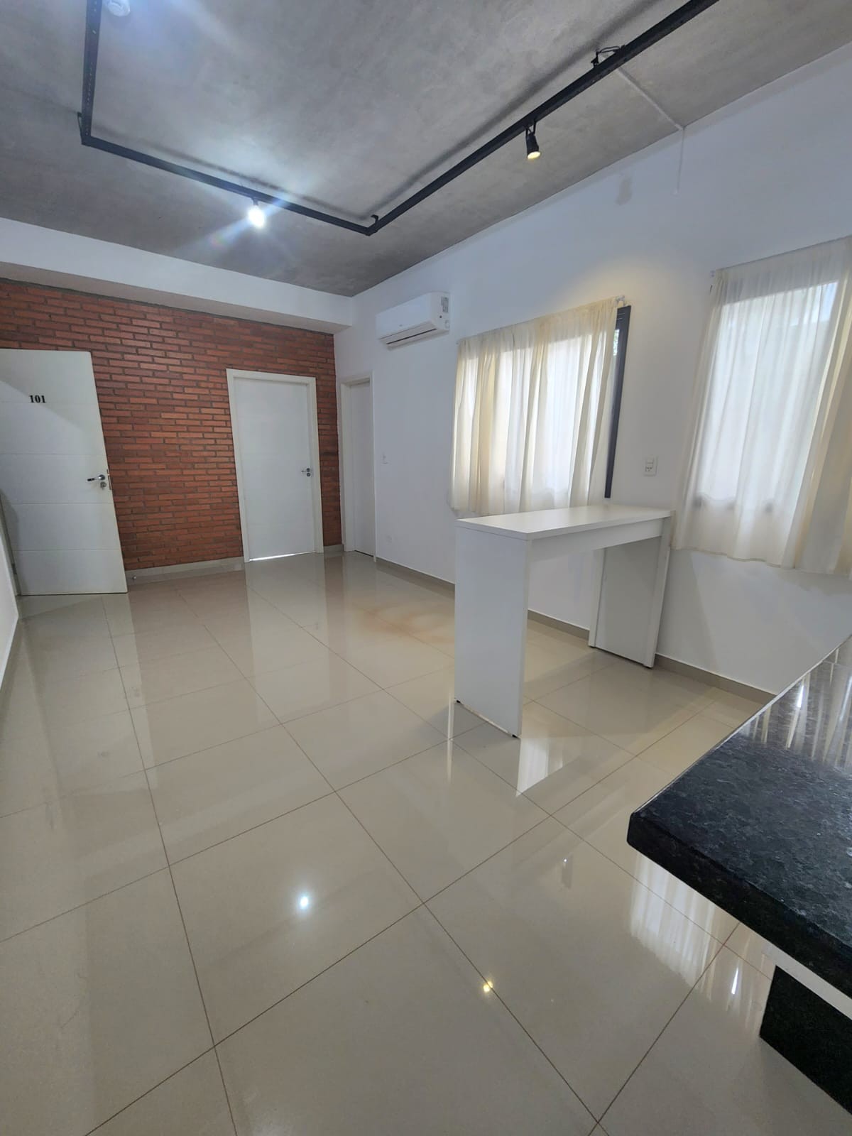 ALQUILO MODERNO DEPARTAMENTO DE 1 DORMITORIO EN KM 8, a metros de la UCP Y SHOPPING PAZA CITY — foto 2