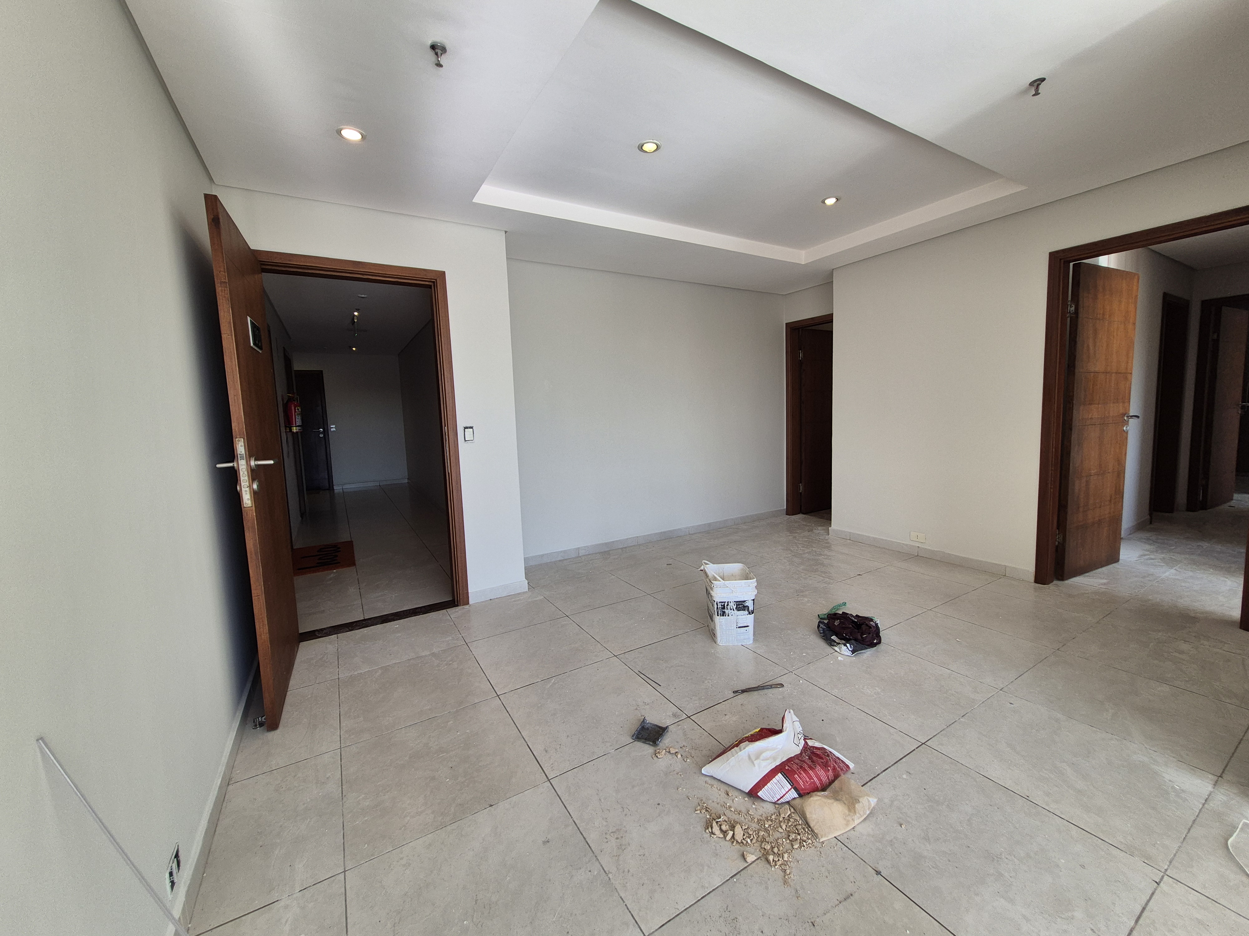 Amplio departamento zona Mburucuyá, con 3 Dormitorios y 2 Cocheras — foto 2