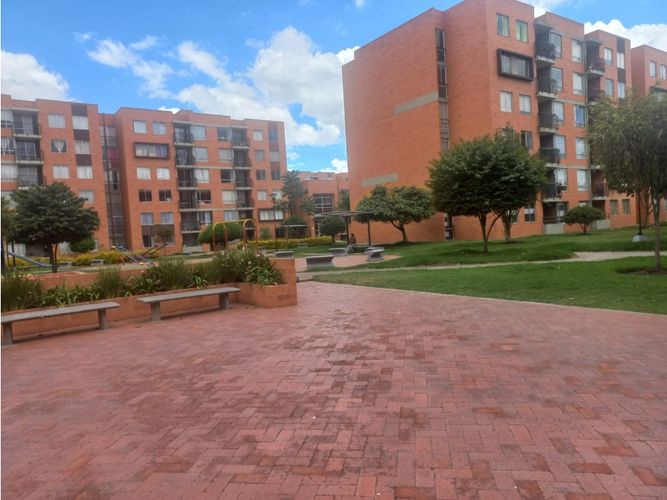 Apartamento de 3 alcobas en venta en Conjunto Residencial Tarento, Madrid, 65 m² · foto 3 de 24