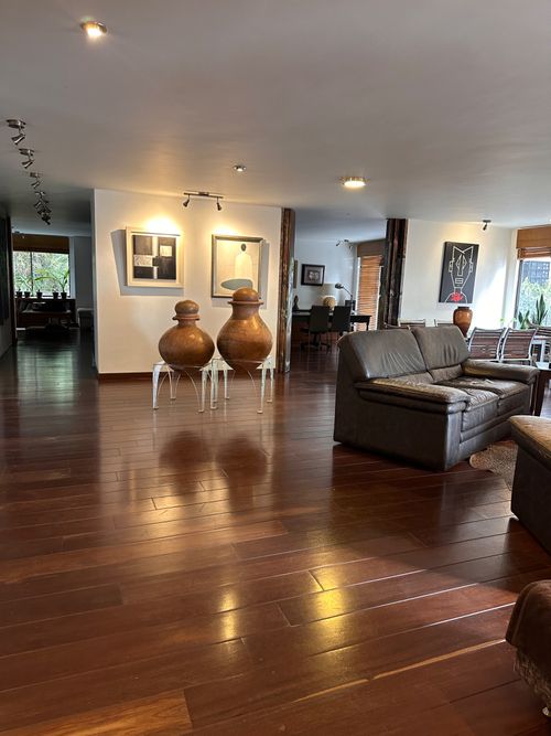 Apartamento de 3 alcobas en venta en El Refugio, Bogotá, 200 m² · foto 3 de 24