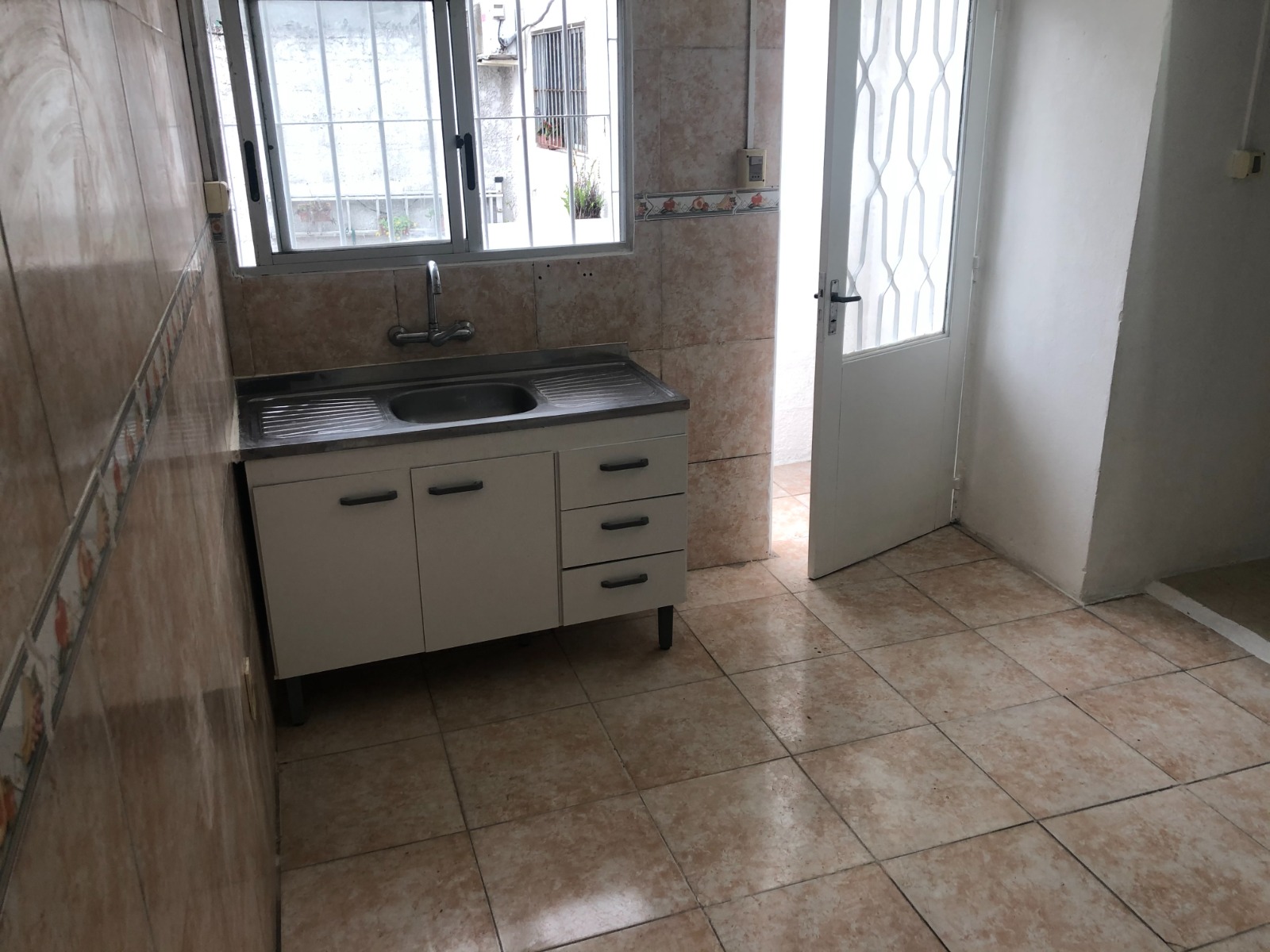ALQUILO APTO. 2 DORM. C/COCHERA DOBLE, PASO DE LAS DURANAS.
