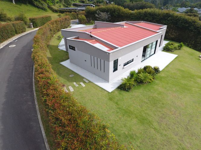 Casa de 4 alcobas en venta en Cabeceras De Llanogrande, Rionegro, 236 m² · foto 3 de 14