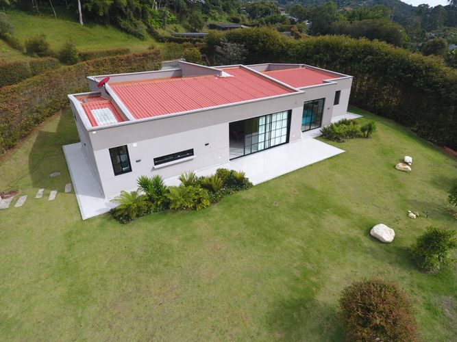 Casa de 4 alcobas en venta en Cabeceras De Llanogrande, Rionegro, 236 m² · foto 4 de 14