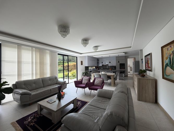 Casa de 4 alcobas en venta en Cabeceras De Llanogrande, Rionegro, 236 m² · foto 8 de 14