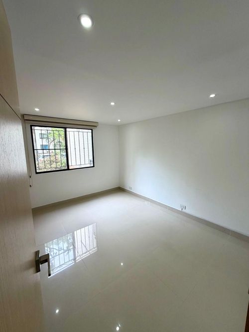 Apartamento de 3 alcobas en venta en Multicentro, Cali, 92 m² · foto 7 de 24