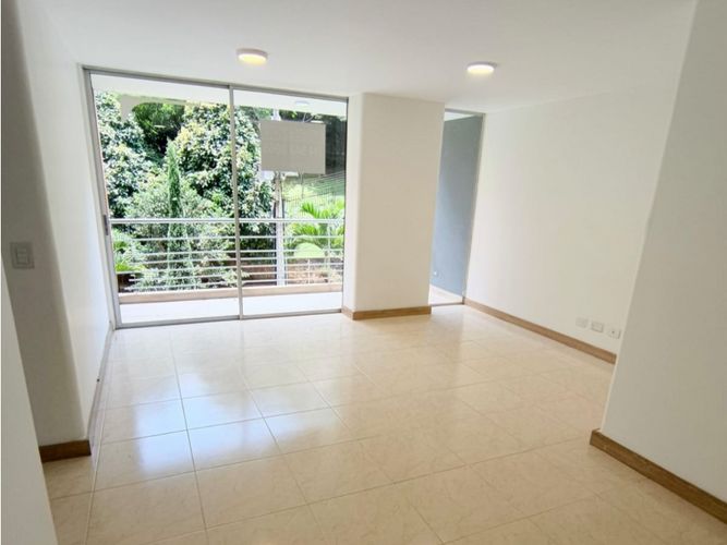 Apartamento de 2 alcobas en arriendo en Cumbres, Envigado, 78 m² · foto 3 de 11