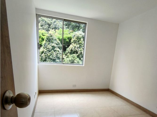 Apartamento de 2 alcobas en arriendo en Cumbres, Envigado, 78 m² · foto 7 de 11