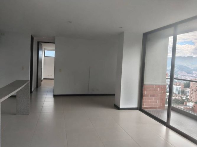 Apartamento en venta en Altos Del Poblado, Medellín · foto 2 de 18