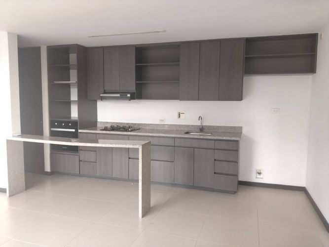 Apartamento en venta en Altos Del Poblado, Medellín · foto 5 de 18