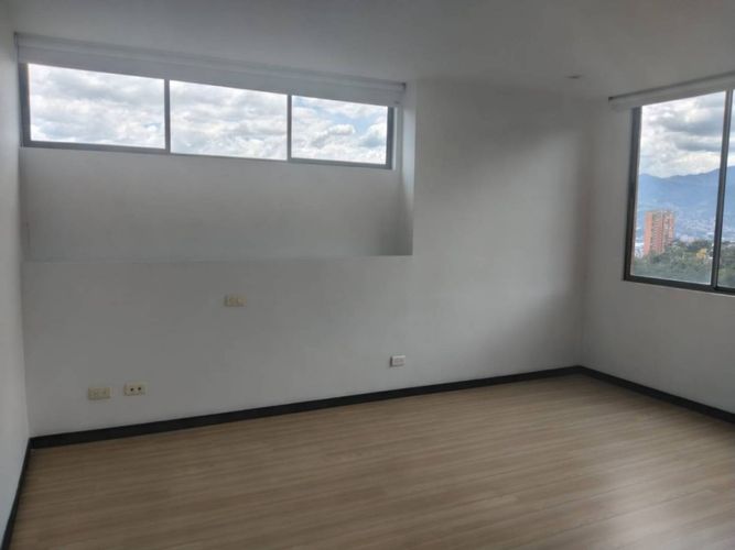 Apartamento en venta en Altos Del Poblado, Medellín · foto 9 de 18