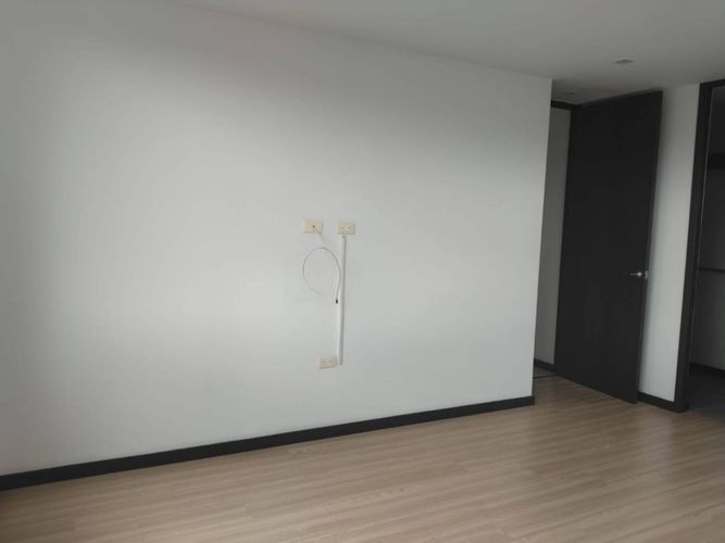 Apartamento en venta en Altos Del Poblado, Medellín · foto 10 de 18