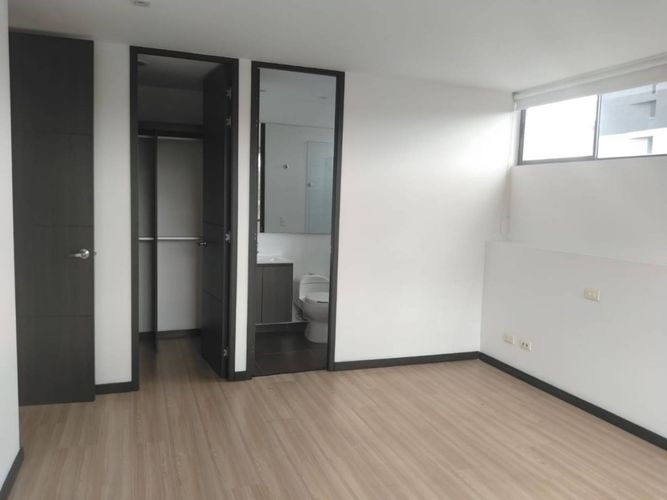 Apartamento en venta en Altos Del Poblado, Medellín · foto 11 de 18