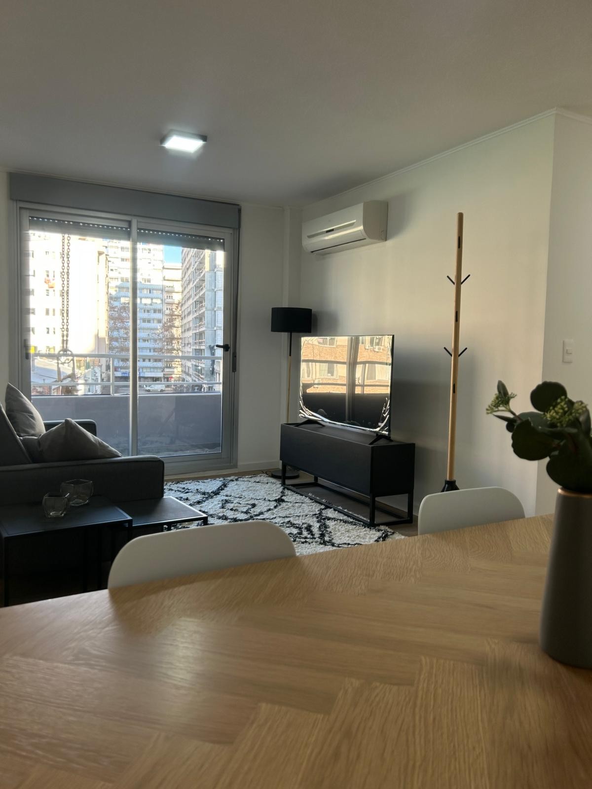 Apartamento con Renta Asegurada en Tres Cruces, 1 dormitorio, 1 baño
