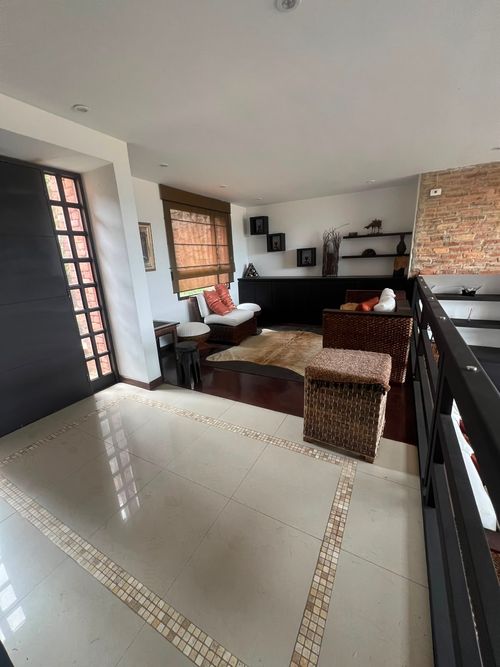 Casa de 4 alcobas en venta en San Jose De Bavaria, Bogotá, 350 m² · foto 2 de 24