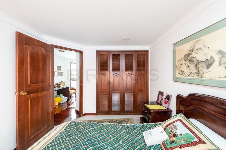 Apartamento de 4 alcobas en venta en Rincon Del Chico, Bogotá, 230 m² · foto 2 de 16